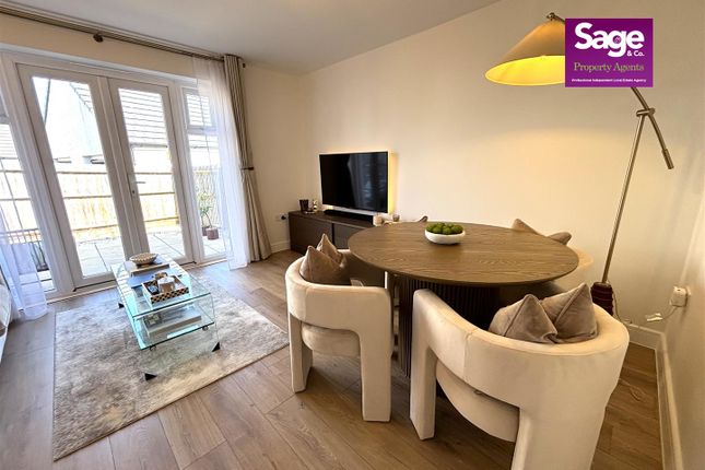 28, Cilgant Ceinwen, Cwmbran photo 2