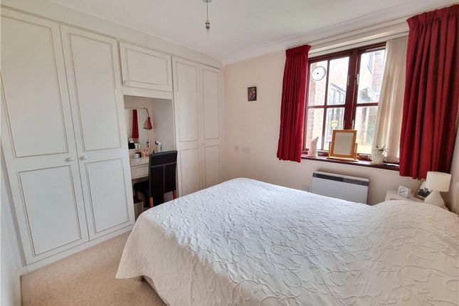 Flat for sale in Magpie Hall Lane, Bromley, Kent