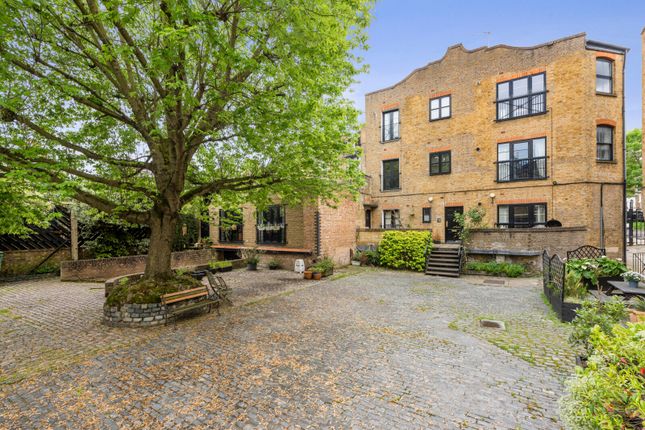 Flat for sale in Canonbury Mews, Petherton Road, London