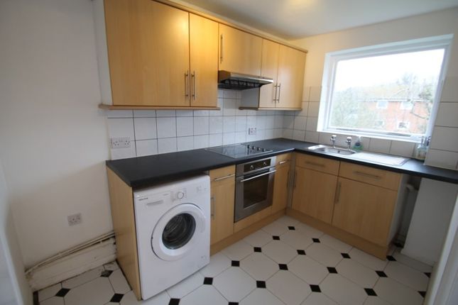 91, Trotwood, Chigwell photo 3