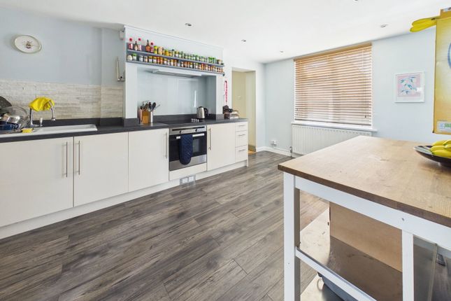 27, Corbyn Crescent, Shoreham-by-Sea photo 2