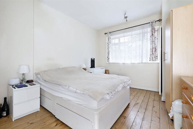 Apartment 95, West Kensington Court, London photo 4