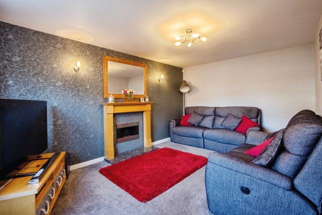 37, Longworth Road, West Yorkshire photo 2