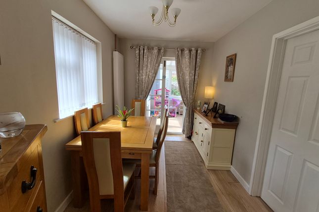 23, Swinbrook Road, Carterton photo 4