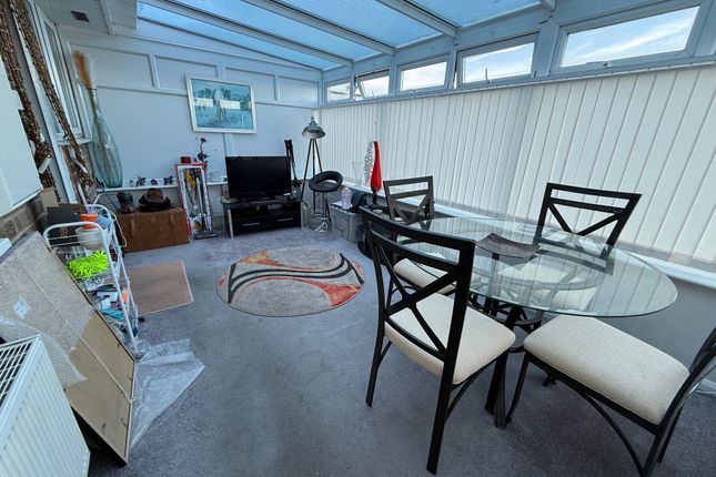 2 Russet Way, Yeovil photo 4