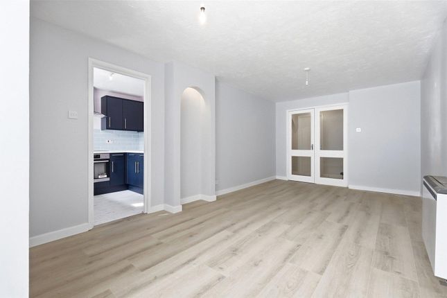 98, Newland Street, London photo 4