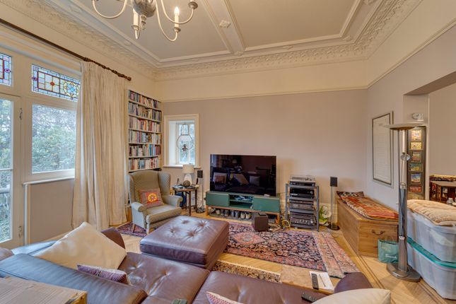 Flat for sale in Shepherds Hill, London