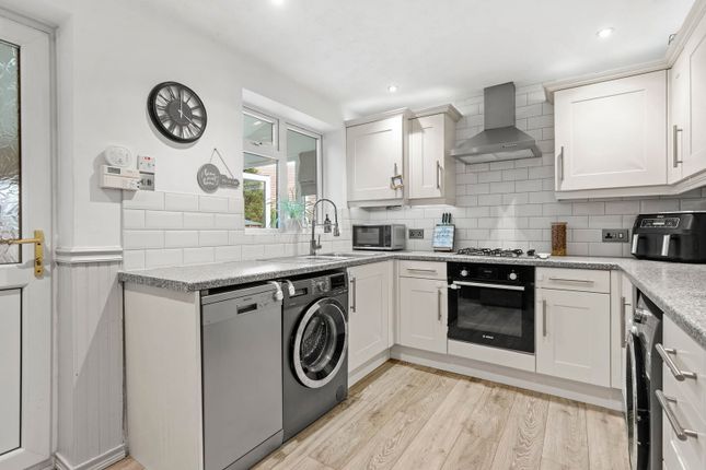 4, Mulberry Tree Hill, Droitwich photo 2