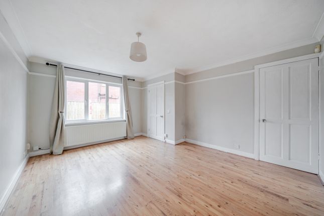 15, Defender Drive, Grimsby photo 3