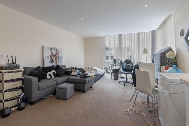 Flat for sale in Canal Wharf, Waterfront Walk