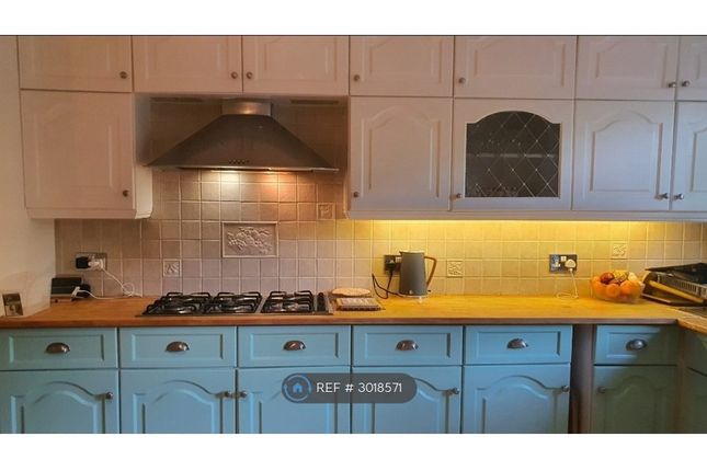 St James Close, New Malden photo 2