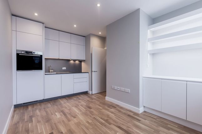 Flat 34 Gerard Court, London photo 4