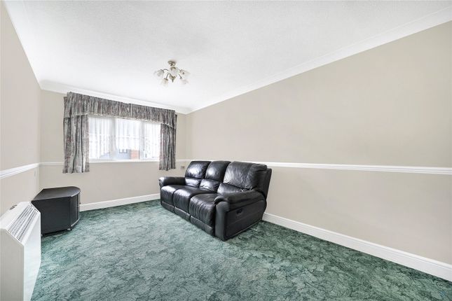 Flat 17, Ellen Court, 14, The Ridgeway, London photo 3