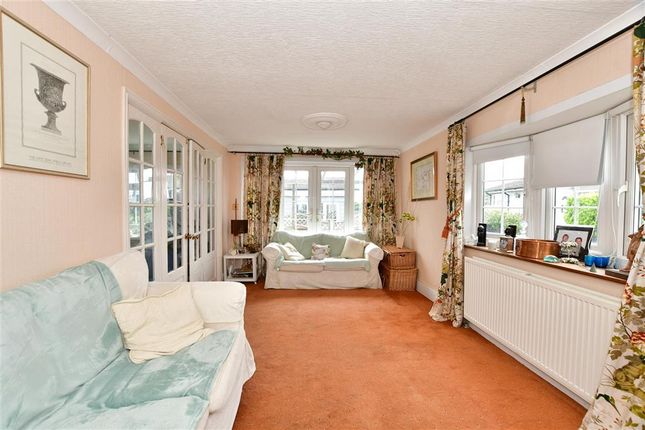 Thumbnail Mobile/park home for sale in Lippitts Hill, Loughton, Essex