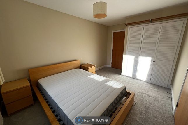 Flat, Garside Court Denham Road, London photo 4