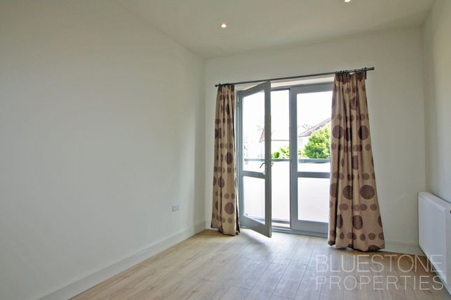 Flat to rent in The Parade, Beynon Road, Carshalton