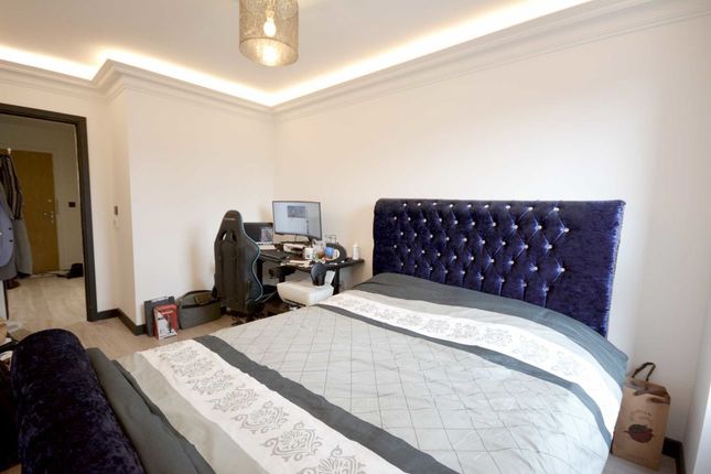 Flat to rent in Damsel Walk, London