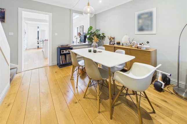 16, Spring Gardens, West Molesey photo 4