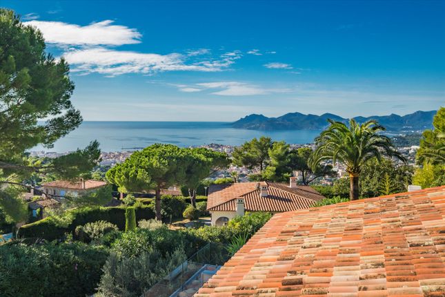 Villa for sale in Super Cannes, Alpes Maritimes, Provence Alpes Cote D'azur, France, France