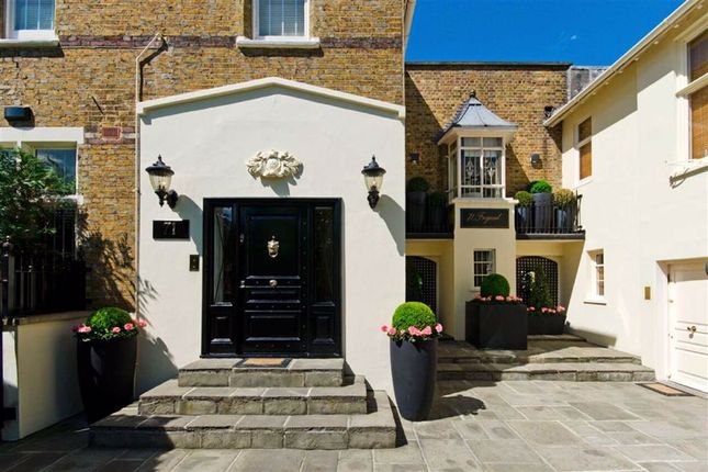 Detached house to rent in Frognal, Hampstead, London