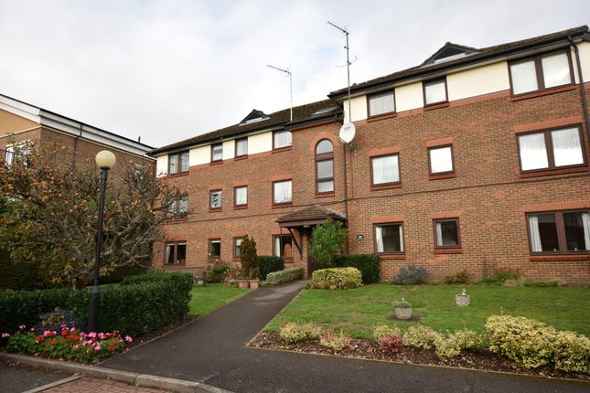 Thumbnail Flat for sale in First Avenue, Garston, Hertfordshire