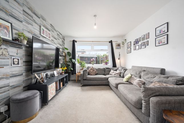 33, Meldrum Court, Dunfermline photo 2