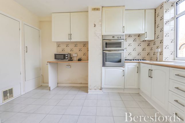 10, Pompadour Close, Brentwood photo 3