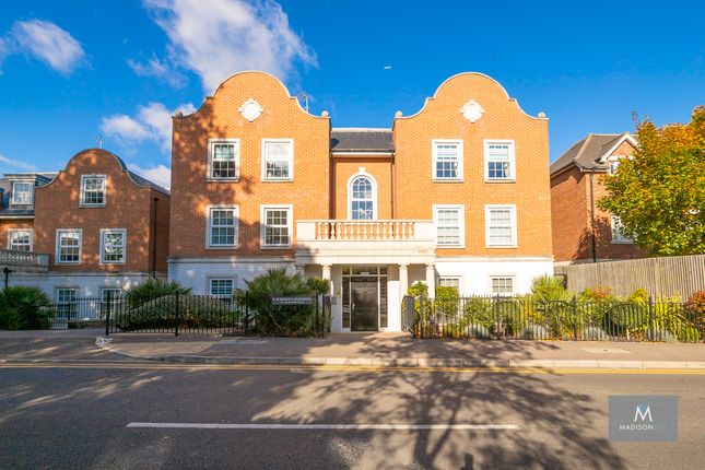 Thumbnail Flat for sale in Manor Road, Chigwell, Essex