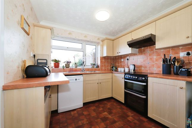 Link-detached house for sale in Selsdon Close, Kidderminster