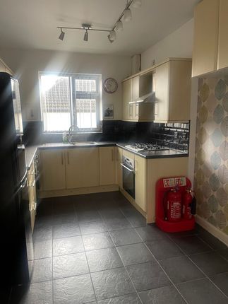 Thumbnail Flat to rent in 425A, Dunstable Road