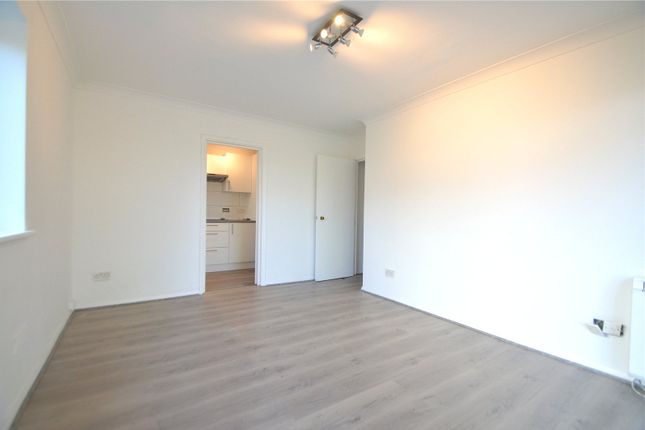 1, Birchend Close, Surrey photo 3