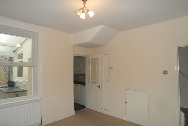 3, Dean Road, Hounslow photo 2