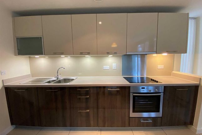 Apt 575, Spectrum, Blackfriars Road photo 3