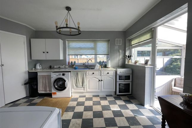 4 Waverley Gardens, Pevensey photo 4