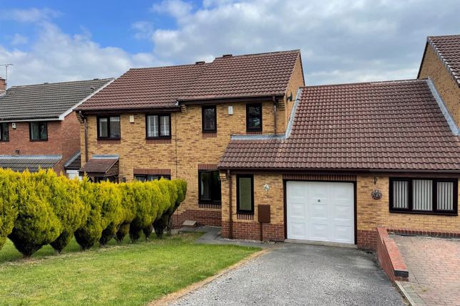 Town house to rent in Ivy Spring Close, Wingerworth, Chesterfield