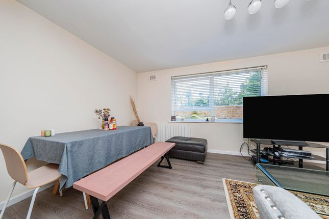 Flat 4 Hawthorn Court, 46, Rickmansworth Road, Pinner photo 4