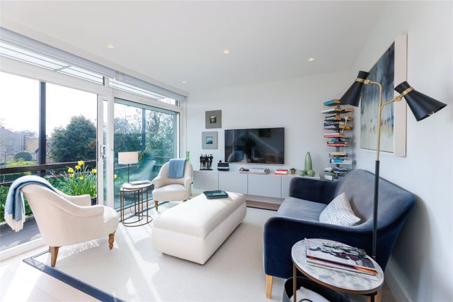Flat for sale in Roundacre, Inner Park Road, Wimbledon, London