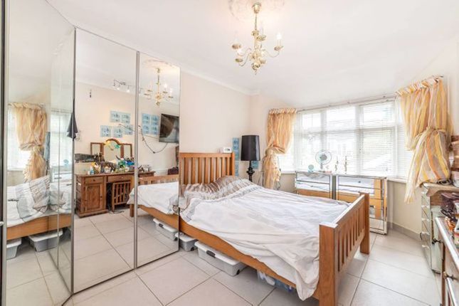 21, Tudor Close, London photo 5
