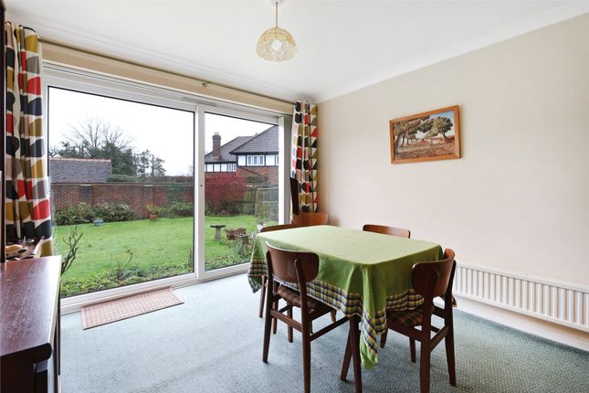 29, Montfort Rise, Surrey photo 2
