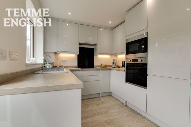 21 Kenley Close, Wickford photo 5