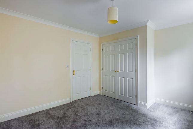 7, Dew Pond Close, Horsham photo 4