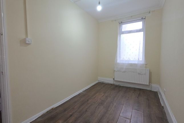 10 Bristol Road, London photo 3