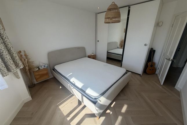 7, Bromley Road, edmonton photo 2