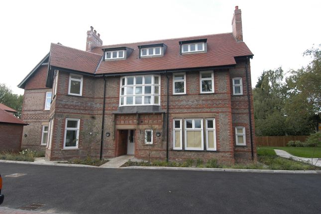 2-bed flat on Apartment 5, College Court, Mauldeth Road, Heaton Mersey, £1,300/mo