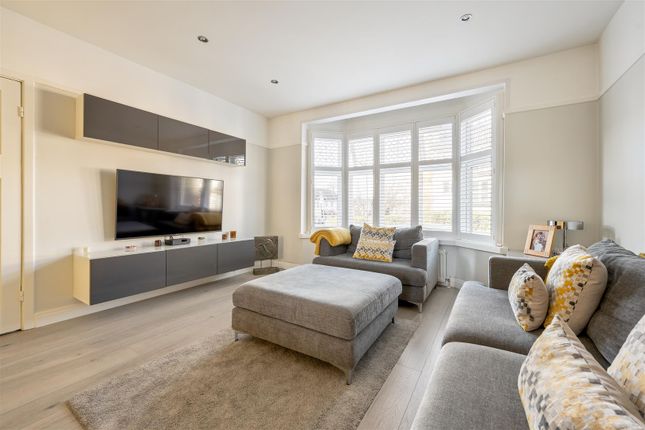 3, Hollywood Way, Woodford Green photo 2