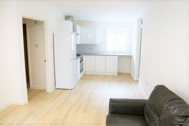 Thumbnail Flat to rent in West Gardens, Colliers Wood, London
