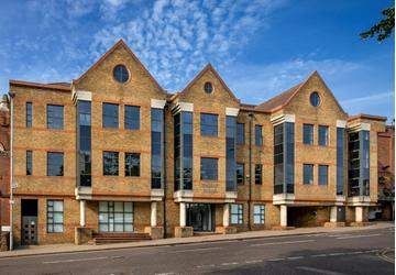 Office to let in Victoria Street, St. Albans