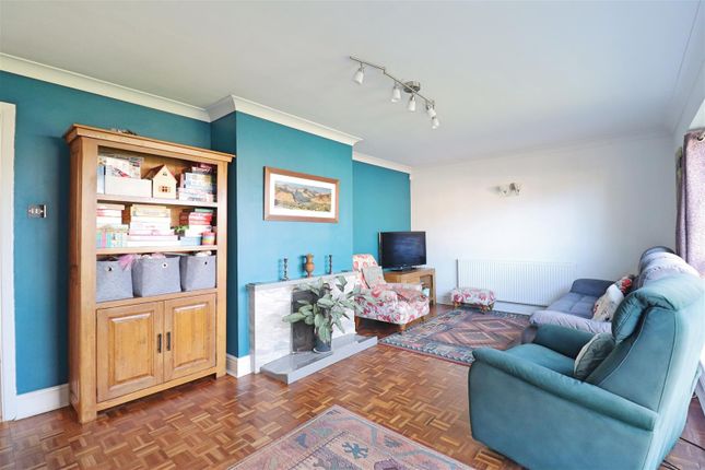 4, Oaklands Close, Braintree photo 2