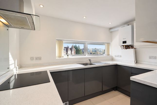 Parkside Court, WEYBRIDGE photo 2