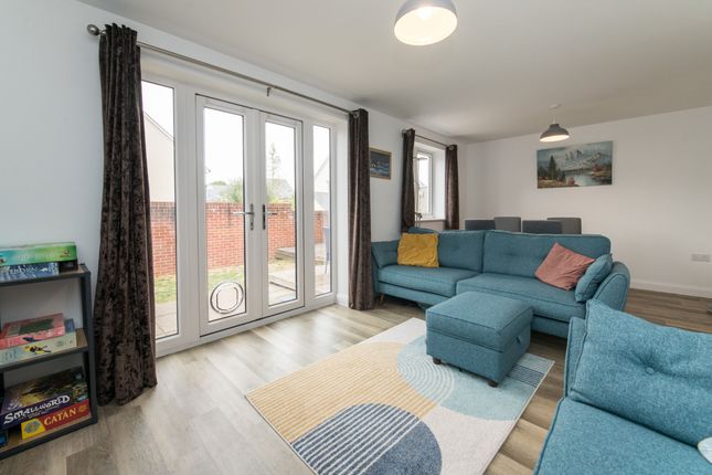 27 Cobley Court, Exeter photo 3